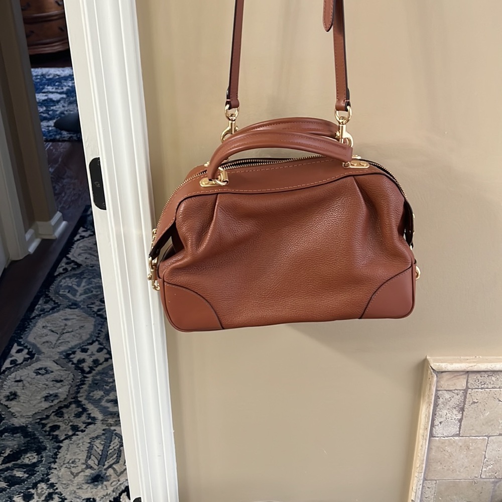 Small size coach purse pretty brown color used once or twice looks like new - Picture 4 of 9